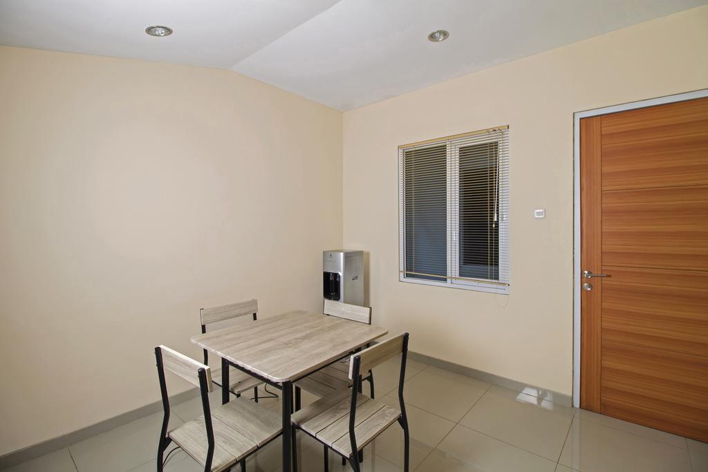 Reddoorz Plus @ Setiabudi Tengah Cakarta Dış mekan fotoğraf